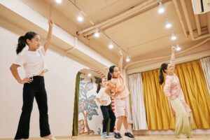 BOLLYQUE、小学生向け英語インド文化・ダンス体験講座を10月に初開催へ