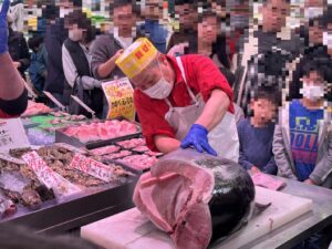 角上魚類全23店で国産生本まぐろ解体実演販売を2026年10月10日に開催へ