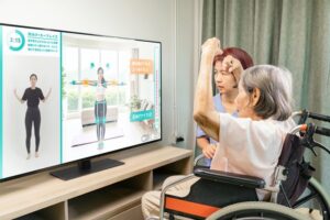シャープが介護向けAIトレーナーの実証を特養フロース東糀谷で開始