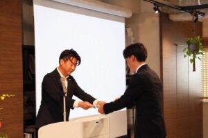 太陽工業が2027年度入社内定式を開催 新卒内定者25名に内定証書を授与