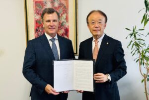 アストラゼネカと日本肥満学会、肥満症対策推進へ産学連携協定を締結