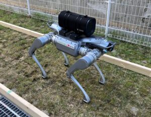 東鉄工業とCalTaが自律歩行型動物忌避ロボットRUKEの現場試験を実施