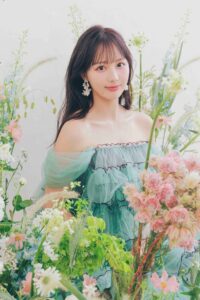 22/7の麻丘真央が卒業記念メモリアル写真集ニジの向こうを発売へ