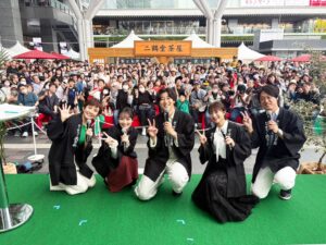 FBS福岡放送のバリはやッ！イベントが博多駅前で開催 約4万人が来場