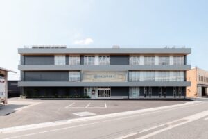 萩原株式会社が新社屋で業務開始 敷物と家具の両部門を統合しサイトも刷新