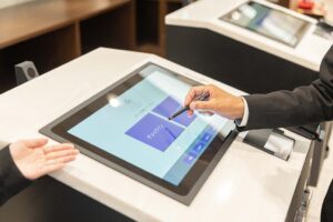 ホテルグランヴィア和歌山が自動チェックイン機を導入 4言語対応で利便性向上
