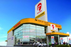 レッドバロン、AI接客cocoを全店舗導入へ　2026年11月完了予定