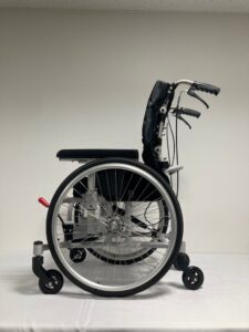 日建リース工業、自走式6輪車いすレジェンドを2026年10月に発売へ