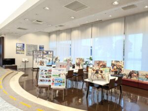 クロス・ウェーブ幕張でパラトライアスロン大会記念展示 11月8日まで実施