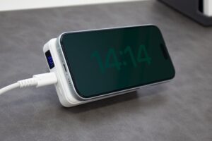 オウルテック、準固体電池採用の10000mAhモバイルバッテリー発売