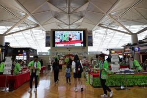 中部国際空港で伊藤園主催の日本茶体験イベントが開催 常滑焼での抹茶体験などを提供