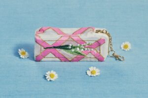ルル メリー、ブリジットタナカとのコラボポーチを10月14日に数量限定発売へ