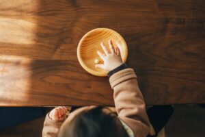 はくばく調査 ベビーおやつ肯定派が52.2% 一方で親の罪悪感も