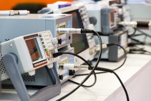 テクトロニクス、対象オシロスコープと校正プラン購入で長期保証が無償付帯