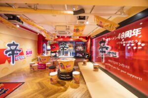 農心ジャパン、原宿の辛ラーメン粉食ストアを改装　日本初のコンビニ型店舗新設