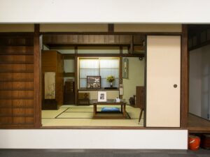 大妻女子大学博物館がガイドアプリポケット学芸員を導入 学生ナレーション配信