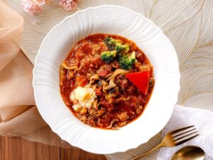 牛バラ肉を使用した牛肉あふれるハッシュドビーフが10月9日新登場へ