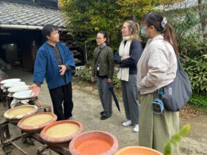 とこなめ観光協会が訪日客向け急須・盆栽鉢ツアーを造成 英語チラシで予約受付