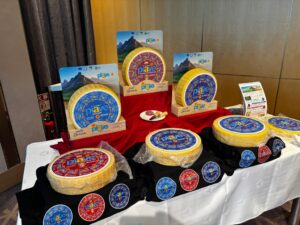 大倉フーズ、イタリア産ピアーヴェDOPの独占販売契約締結を記念した試食会を開催