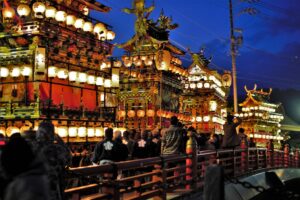 岐阜県飛騨市の古川祭が日本夜景遺産に認定 幻想的な夜祭が高評価
