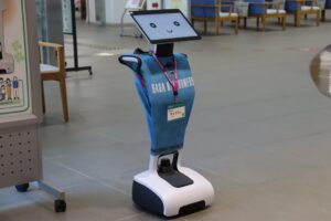 佐賀市役所で窓口案内ロボットあんなちゃんが運用開始 8カ国語に対応
