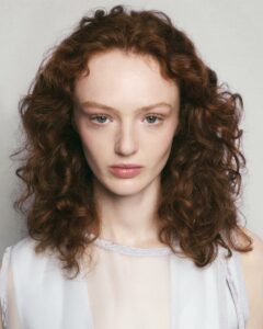 ルイ·ヴィトンが2027春夏ショーで披露した肌起点ビューティールック
