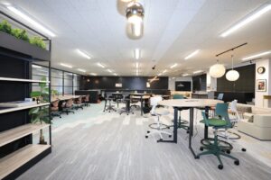 富士商が本社3階を全面改装 OAフロア化やフリーアドレスを導入