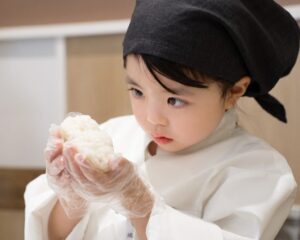 【10月3日開催】「おむすび専門店」の食育。“むすぶ”のは、お米だけじゃない。親子と地域をむすぶ、おにまるの「おむすび体験」