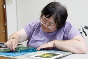 愛媛新聞社、沖野あゆみさんとコラボしたギフトカード第2弾を100セット限定発売