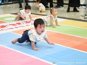 アドベンチャーワールドと赤ちゃん本舗が赤ちゃんの日記念ハイハイレースを初開催