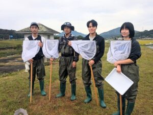 唐津市相知町横枕で佐賀大生ら第2回生物調査　井堰まつりで水生生物など確認