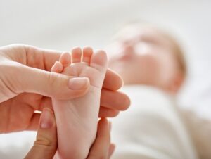 積水メディカル、拡大新生児スクリーニング検査の認知向上へポッドキャストCM配信