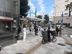 品川区が大井町駅西口で仮設の日カサ設置実験 暑熱対策シェードポリシー策定へ