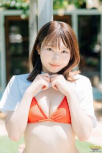 Red RadianceのCharaがヤンマガで初グラビア 実姉の藤原乃愛も応援