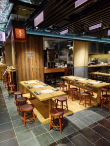 八重洲に羊肉と日本酒の新業態 炭羊 Lamb & Sakeが誕生