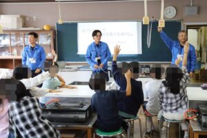 神奈川電設が茅ヶ崎の梅田小で出張授業へ 光ファイバーの仕組み伝える
