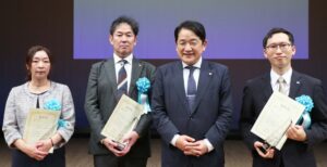 ＦＰパートナー、マナーマイスター認定表彰式で顧客評価上位のFP社員３名を表彰
