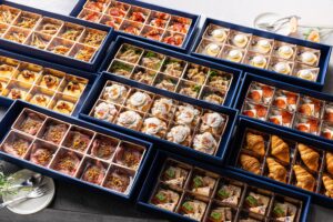 「取り分けない」新しいおもてなし。ファーストケータリングが「PALETTE DELIVERY」を10月1日から開始。大阪・京都・神戸へ、小分けビュッフェをお届け