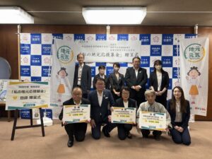 明治安田生命が佐倉市や秋祭り実行委員会などに寄附金を贈呈