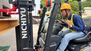 月の輪自動車教習所がインドネシア語対応フォークリフト技能講習を提供、次回12月開催へ