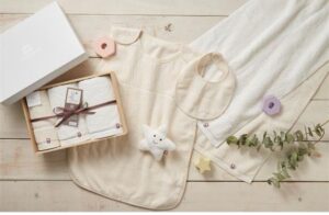 今治謹製がオーガニックコットンのベビーアイテムを発売　木箱入りギフトも用意