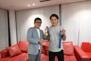 窪木一茂選手がJPF本社を訪問 世界選手権トラックへ向け意気込み語る