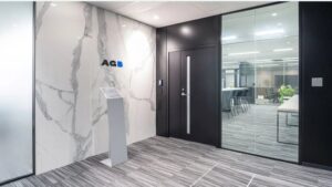 オフィスバスターズ、旭ビルウォール様 本社4階の増床で「汽水域」の構想を家具選びと導入へ　什器調達と段階導入を支援