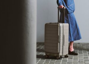 エースがUNTRACK初のスーツケースTEOFIELD2 LTDを発売