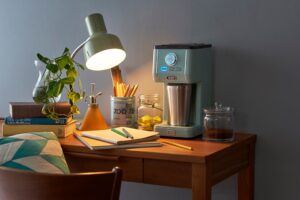 ラドンナ、直接注げるコーヒーメーカーの新色ペールアクアを10月21日発売へ