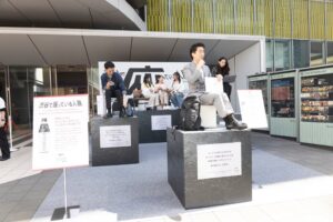 UCCが“動いていない時間”に着目した『TOTONOU』配布イベント「渋谷で座っている人展 ～クスッと笑える"SIT"uation集めました～」を開催