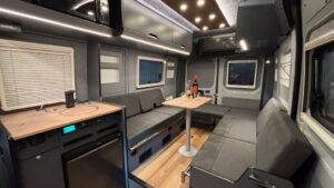 LACモービルが新型キャンピングカーRICORSO8を大阪のイベントで初公開へ