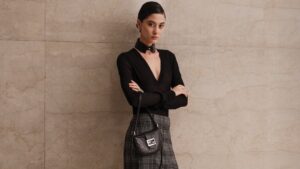 フェンディが新作バッグのフェンディ クロワッサンを発売