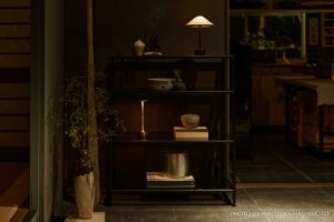 特別展示　「秋の夜長灯りと、ものの居場所。」「Tesera」の家具と「Ambientec」の灯り、「白日」が選ぶ古物がつくる展示空間