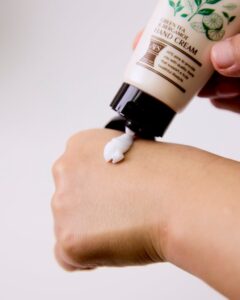 トモズがハンドクリームをリニューアル発売 スタッフ投票人気No.1の香りを採用